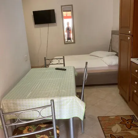 Monolocale In Zona Tranquilla E Silenziosa Apartamento